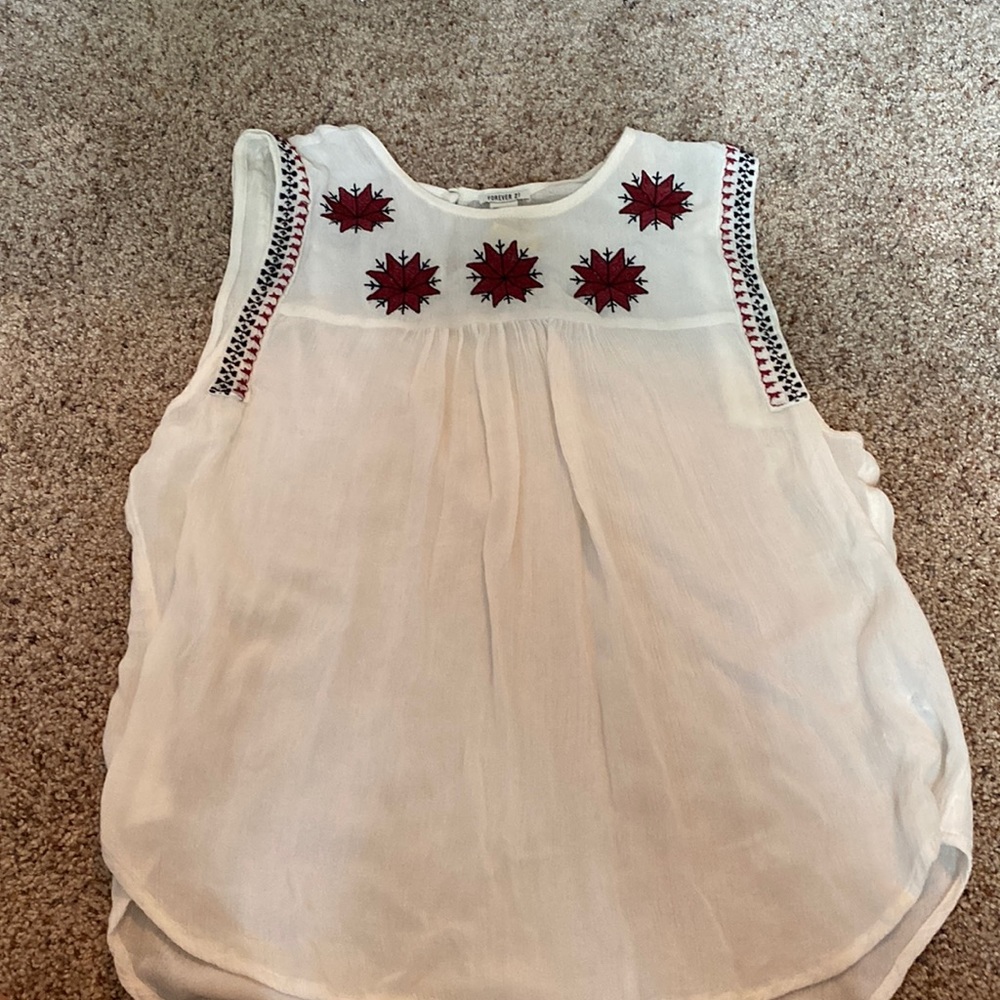 White detailed tanktop